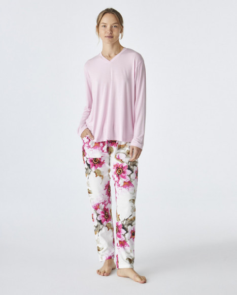 Pijama de mujer de tejifdo modal en color rosa con flores